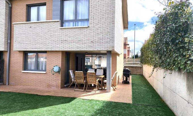 Ciruena Casa | Unifamiliar con jardín, piscina, tenis y pádel