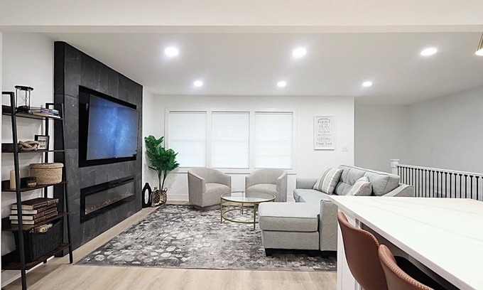 Merriam Park West Casa | Union Park Retreat 4BR 2 King Beds Close to MSP, MOA, Colleges & River Trails