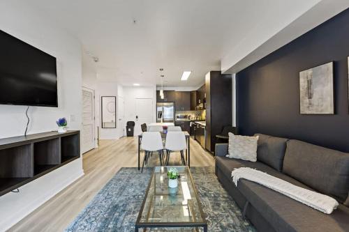 Cherry Apartamento | Unique 1BD - 5 Min DT, Gym, Parking, W-D - Sleeps 6