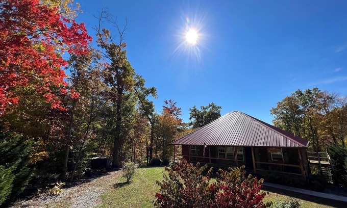 Spencer Cabina | Unique 3-Bed Cabin with fireplace and waterfall