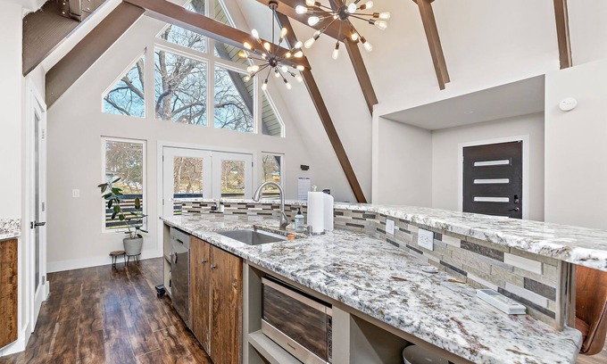 Independence Casa | Unique 4BR Into The Woods - Fire Pit