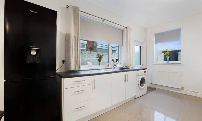 Redcar Casa | Unique 5BR in Queen street