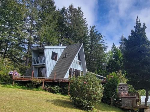 Brookings Casa | Unique A-Frame Cabin with Sauna- Deja Vu