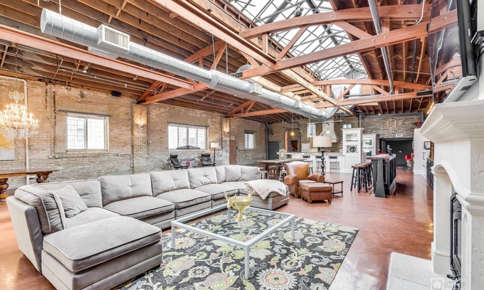 Logan Square Casa | Loft iluminado por el sol único e increíble, gigantesco, único en su clase ~ ¡Excelente ubicación!