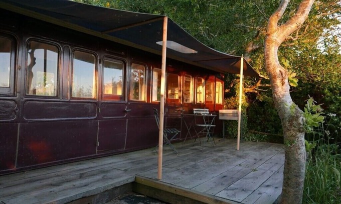 Helford Casa | Unique and Magnificently Situated 8 acre Waterside Artists' Retreat Carriage