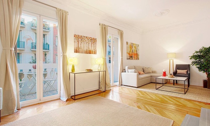 Almagro Apartamento | Unique Apartment in Most Exclusively Area. Chamberí