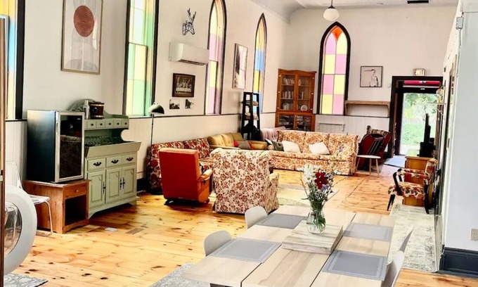 Langton Otro | Unique; Artists’ Retreat 1350sq church near Long Point Port Dover Norfolk County