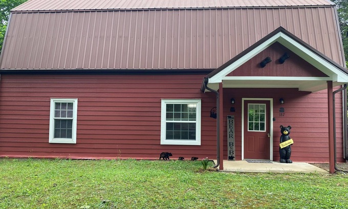 Rogersville Cabina | Unique barn shaped 2 bedroom cabin in Rogersville TN with AC, WiFi, dogs ok,