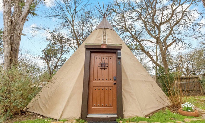 New Braunfels Cabina | Unique Cabin, Sleeps 6, Firepit & River Access