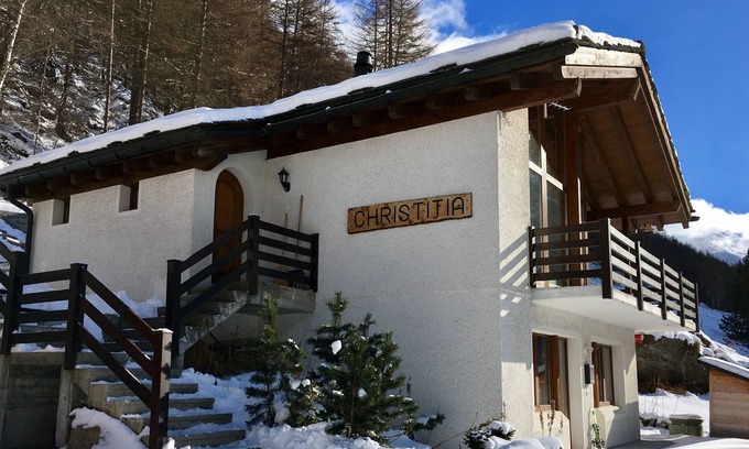 Saas Grund Chalet De Esquí | Chalet único en el corazón de los Alpes suizos