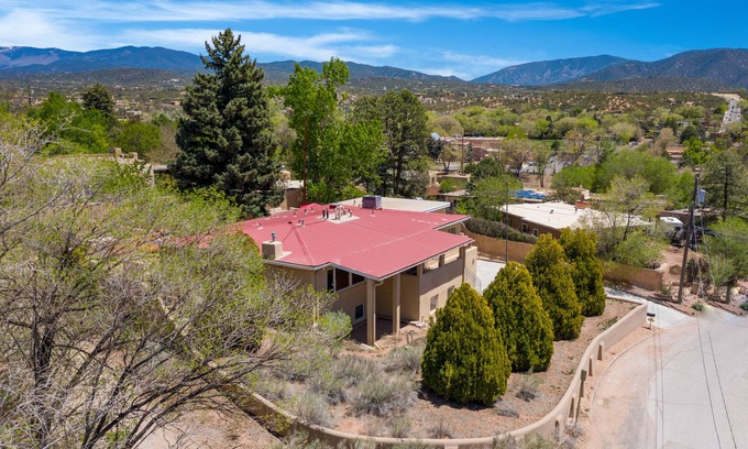 Downtown Santa Fe Casa | Amplia Casa de lujo con vistas, corto paseo a la Plaza y Más