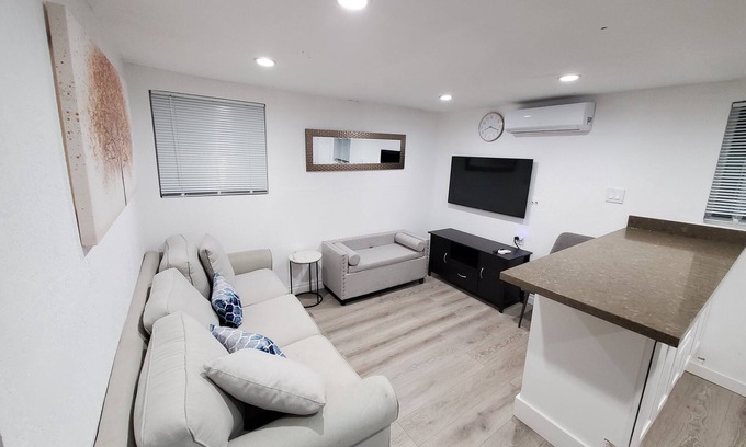Los Angeles Casa | Unique comfortable unit close to LAX AIRPORT /SO-FI STADUIM.
