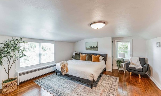 Honey Brook Casa | Unique Cottage + King Bed + Kids toy room