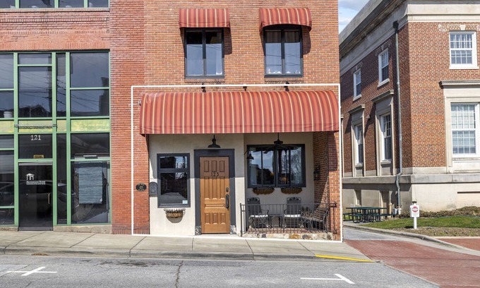 Hendersonville Apartamento | Unique Couple's Getaway in the Heart of Downtown