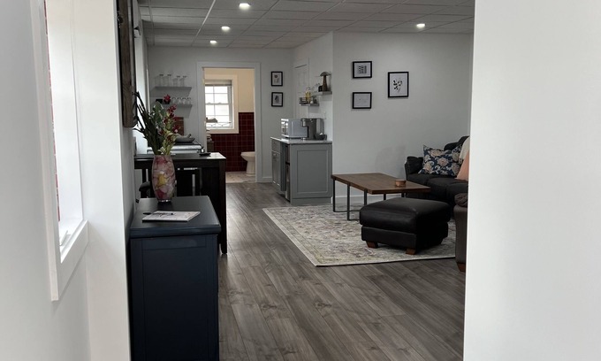 Luray Apartamento | Unique downtown stay in historical building just minutes to Luray Caverns