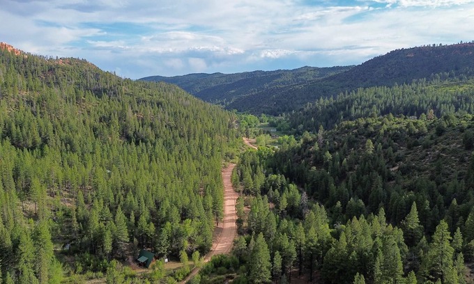 Mammoth Creek Apartamento | Off‑Grid Glamping near Zion & Bryce. Big groups OK