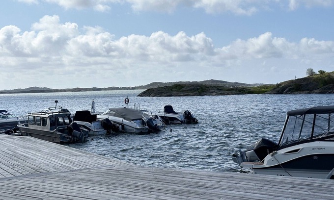 Karna Casa | Unique holiday home 10 meters from the water, Lilla Fjellsholmen | SE09040