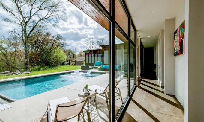 Urbandale Nations Casa | Unique Modern Ranch with Pool, Hot Tub, Grill & Fireplace