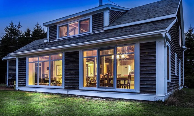 Lunenburg Casa | Retiro único en la cima de la colina con vista al mar