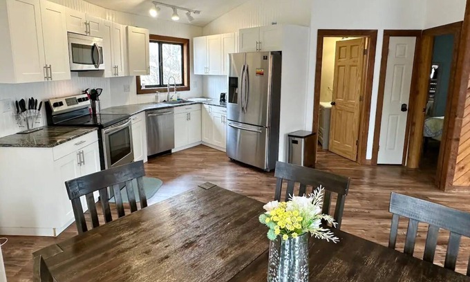 Huron Casa | Unique Octagon House - 8 Minutes to Cedar Point