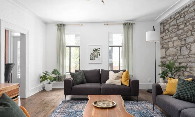 Ville-Marie Apartamento | Unique, Old, Montreal, Parking & Patio 10 Guests