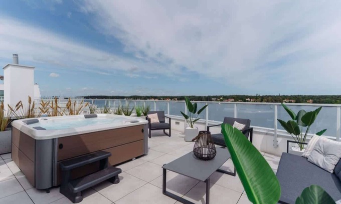 Orlinki Apartamento | Unique penthouse with a rooftop and jacuzzi