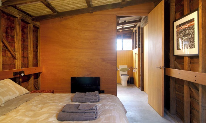 Invermay Apartamento | Unique private accessible guestsuite architect designed urban cabin, Launceston.