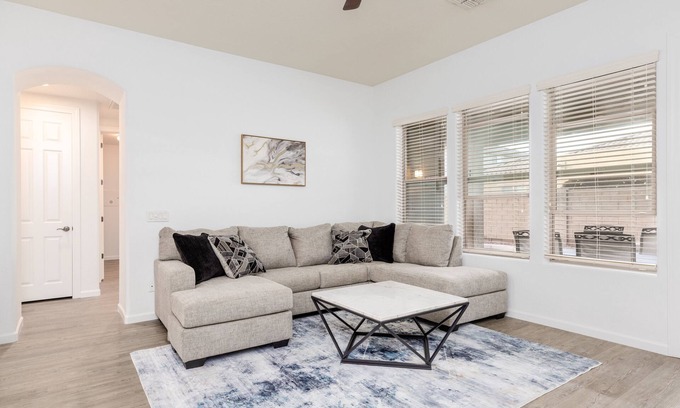 Montelena Casa | Unique Queen Creek home with pool & hot tub