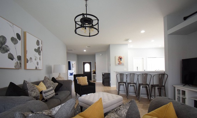 Four Corners Casa | Unique sanitized home near parks and shopping centers