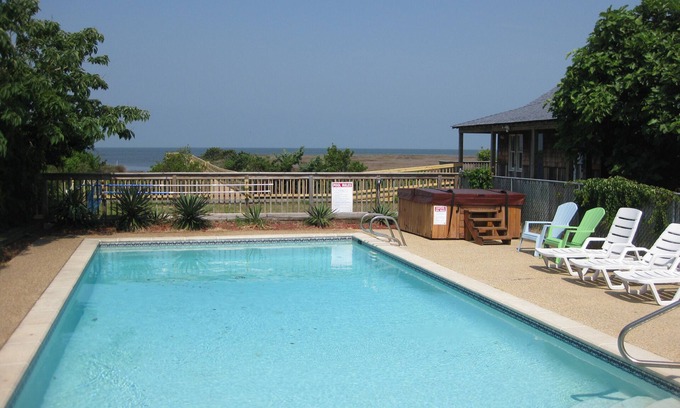 Salvo Cabaña | Unique Soundfront Cottage con casa de huéspedes, piscina, bañera de hidromasaje, muelle, acceso al puerto
