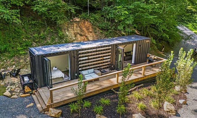 Bryson City Cabina | Unique Stay - 5 Star - Great Location - "Grounded"