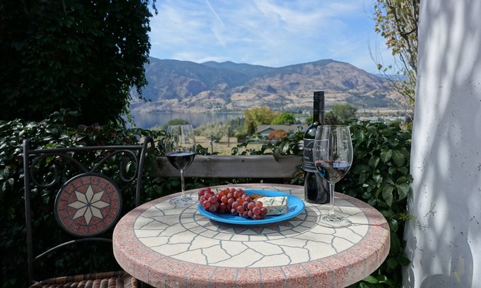 Okanagan-Similkameen Cabaña | Única casa de huéspedes Straw Bale con piscina y bañera de hidromasaje (** ahora con energía solar **)