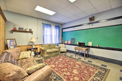 Wilcoe Apartamento | Unique Suite in Refurbished WV Schoolhouse!