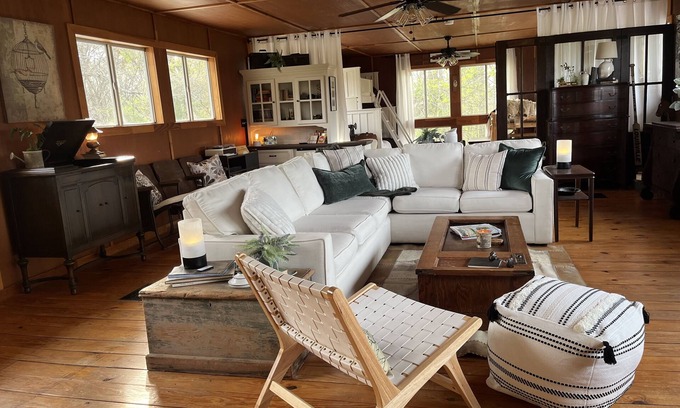 Canton Casa | Unique TreeLoft with 360° views of treetops. Near Natchez Trace and Reservoir.