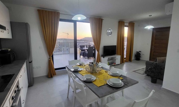 Għadira Apartamento | Unique Waterfront Penthouse: Sea Views - Balcony!