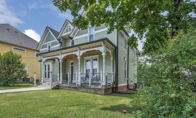 Clarksville Condominio | Unit #1 117 Marion St