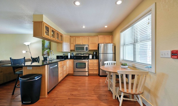 Birchwood Condominio | Unit 109 2 Bdrm/ 2 BA