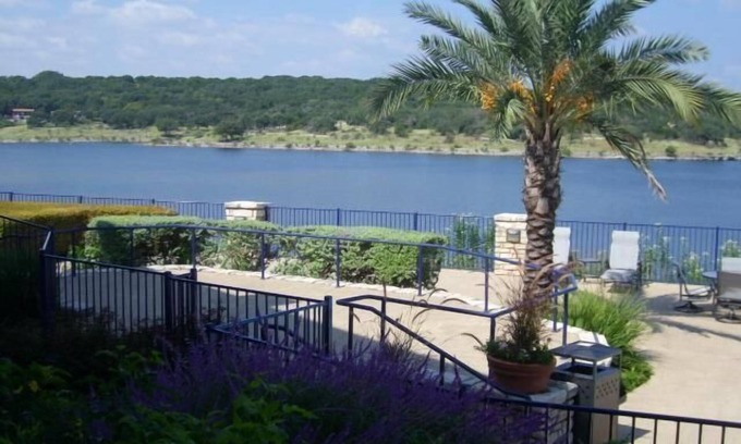 Spicewood Condominio | UNIDAD 1123 Villa de 2 dormitorios y 2 baños en el lago Travis