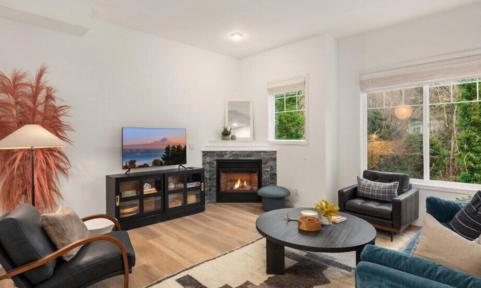 Bellevue Casa | Unit 2 One Central · Modern Urban Luxury Escape - Unit 2