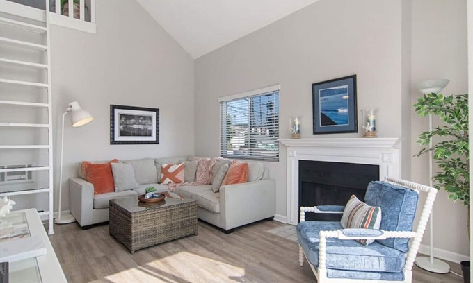 Pacific Beach Apartamento | Lo mejor de Pacific Beach 2 bd / 2 ba + Lrg Loft