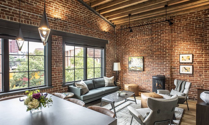 Downtown Asheville Apartamento | Unit 301 offers a unique short-term living experience in downtown