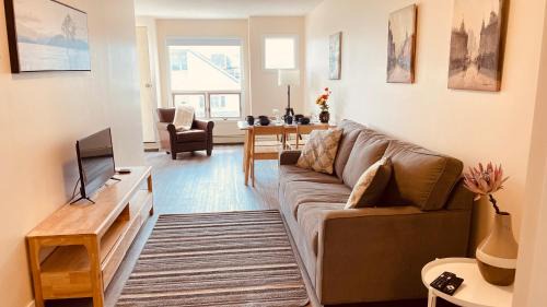 Town Centre Apartamento | unit #302 Mountain view 2 beds in DT
