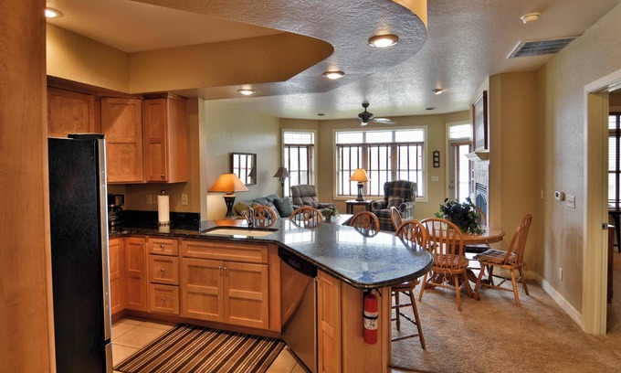 Birchwood Condominio | Unit 411a 1 BD/ 1 BA Condo