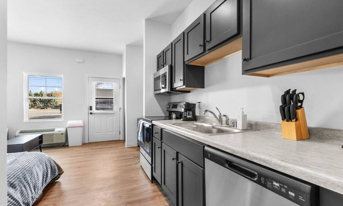 Neenah Apartamento | Unit 8 Fox Flats Studios @ Neenah, WI