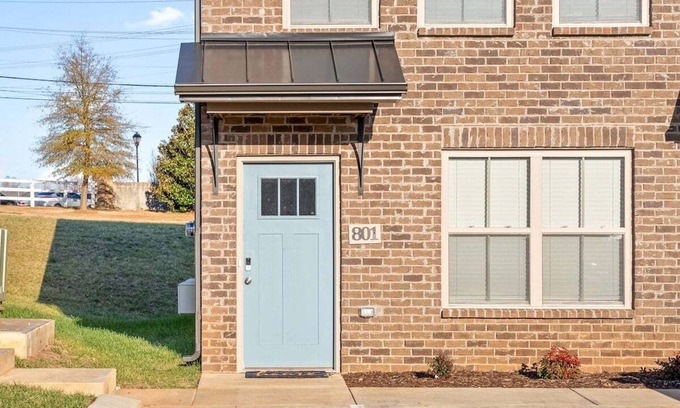 Clarksville Casa | Unit #801 Peachers Place Townhomes
