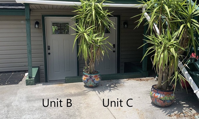 Folly Beach Apartamento | Unit B, Spirit of Folly, Pet Friendly, 2 short blocks - 100 yards - to the beach
