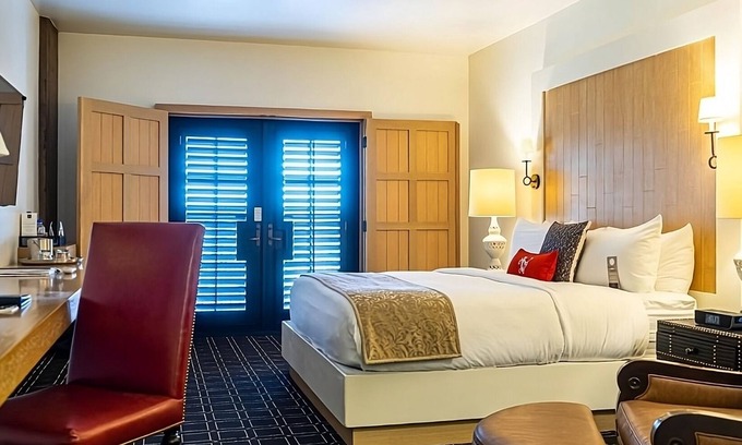 San Jose Hotel | Unit with Jacuzzi! Near Winchester Mystery House w/ Parking! Rooftop Terrace