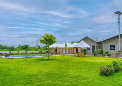 Rajpipla Complejo | Unity Sunrise Resort Best Hotel Near Statue of Unity