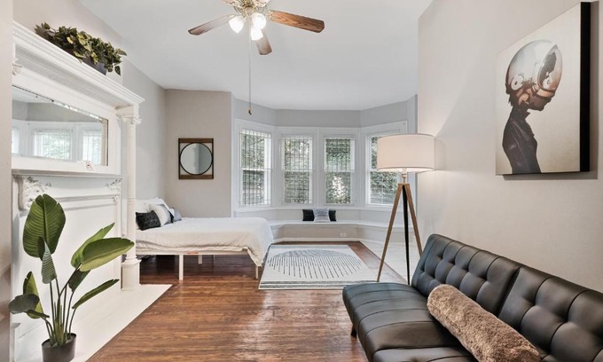 Spruce Hill Apartamento | University City, Chic Studio Apartment by A.C.T.