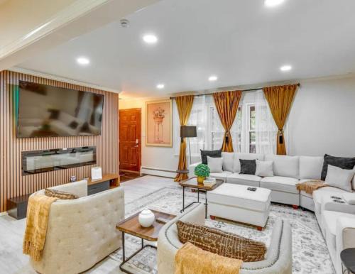 College Park Casa | University Villa near Bucknell with Pool